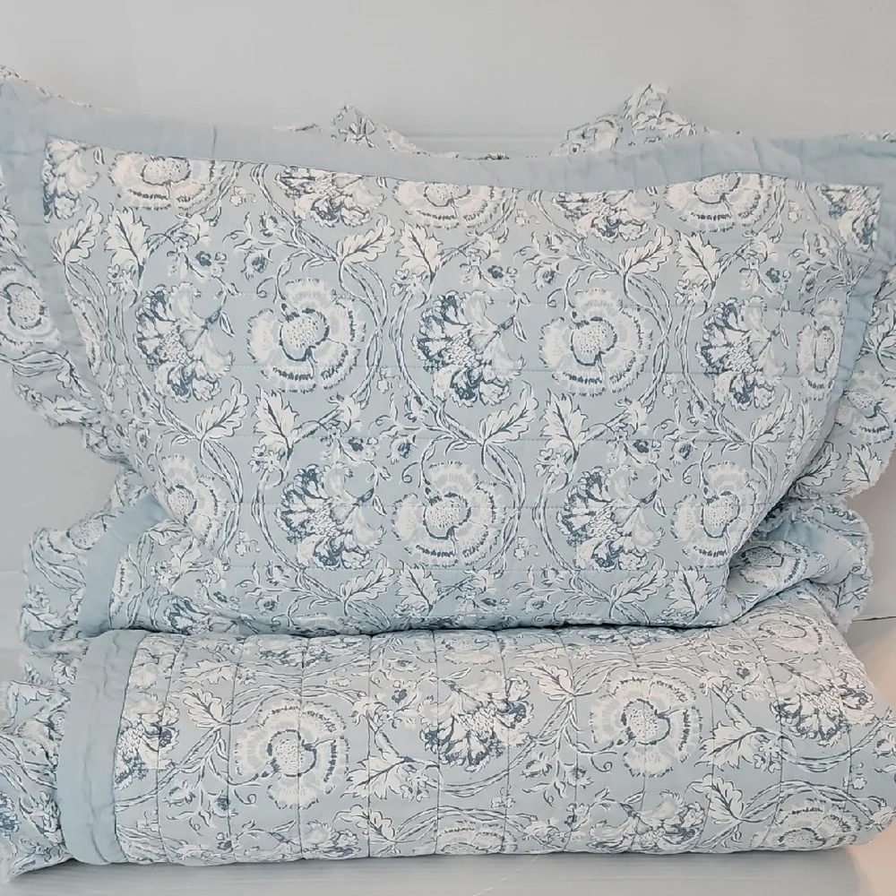 Rachel Zoe Floral Blues White Quilted Shabby Chic Twin Coverlet Pillow Sham Set